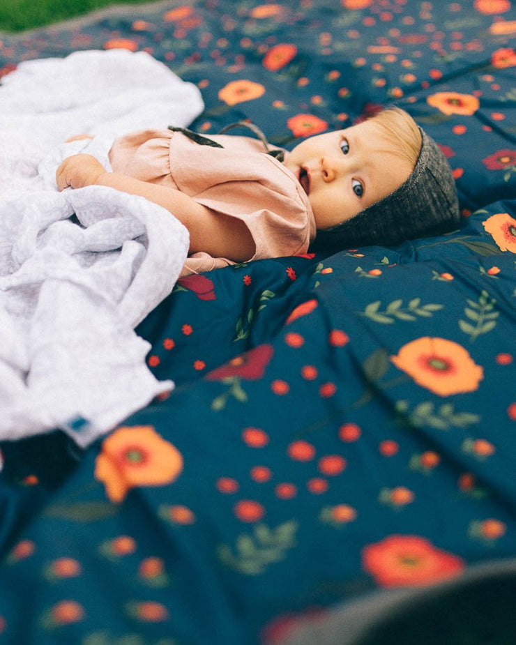 150 x 150 cm Outdoor Blanket - Midnight Poppy